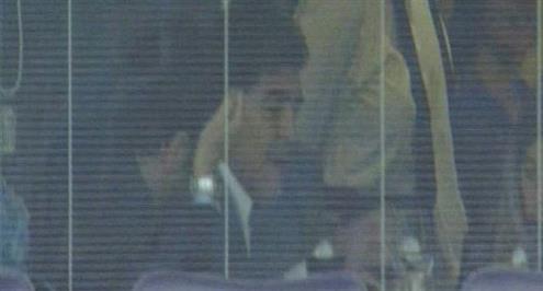 مارادونا في ستامفورد بريدج لمشاهدة مباراة تشيلسي وأتلتيكو